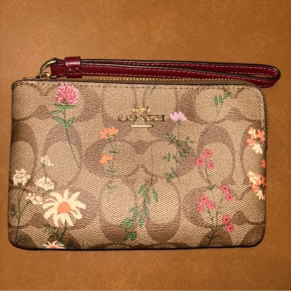 Coach Corner Zip Wristlet In Signature Canvas With Wildflower Print - Picture 5 of 9